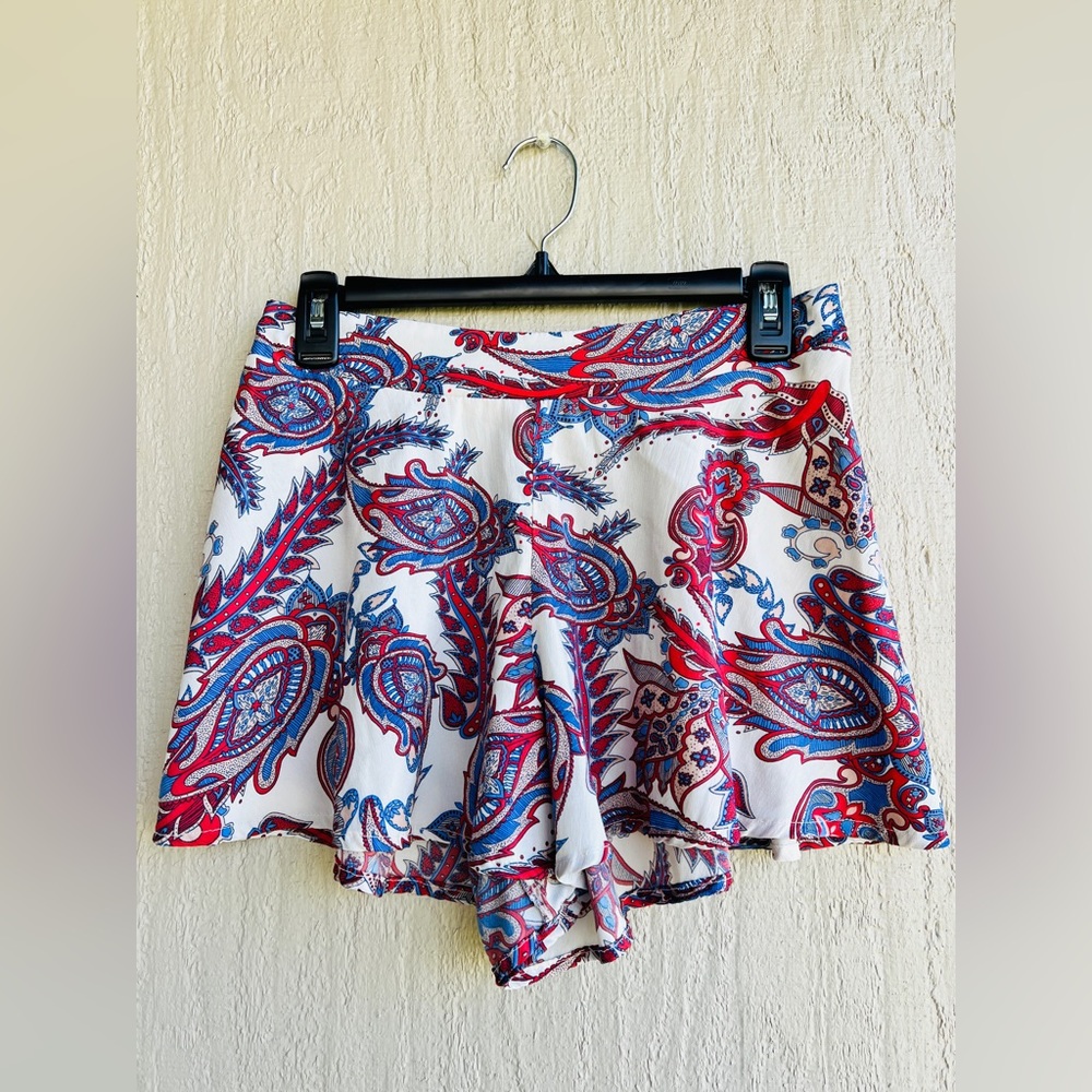 Charlotte Russe Women’s Patterned Shorts Size M